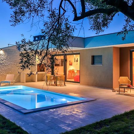 Villa Solis-Modern Villa For A Romantic Retreat, Heated Pool Ližnjan Exteriér fotografie