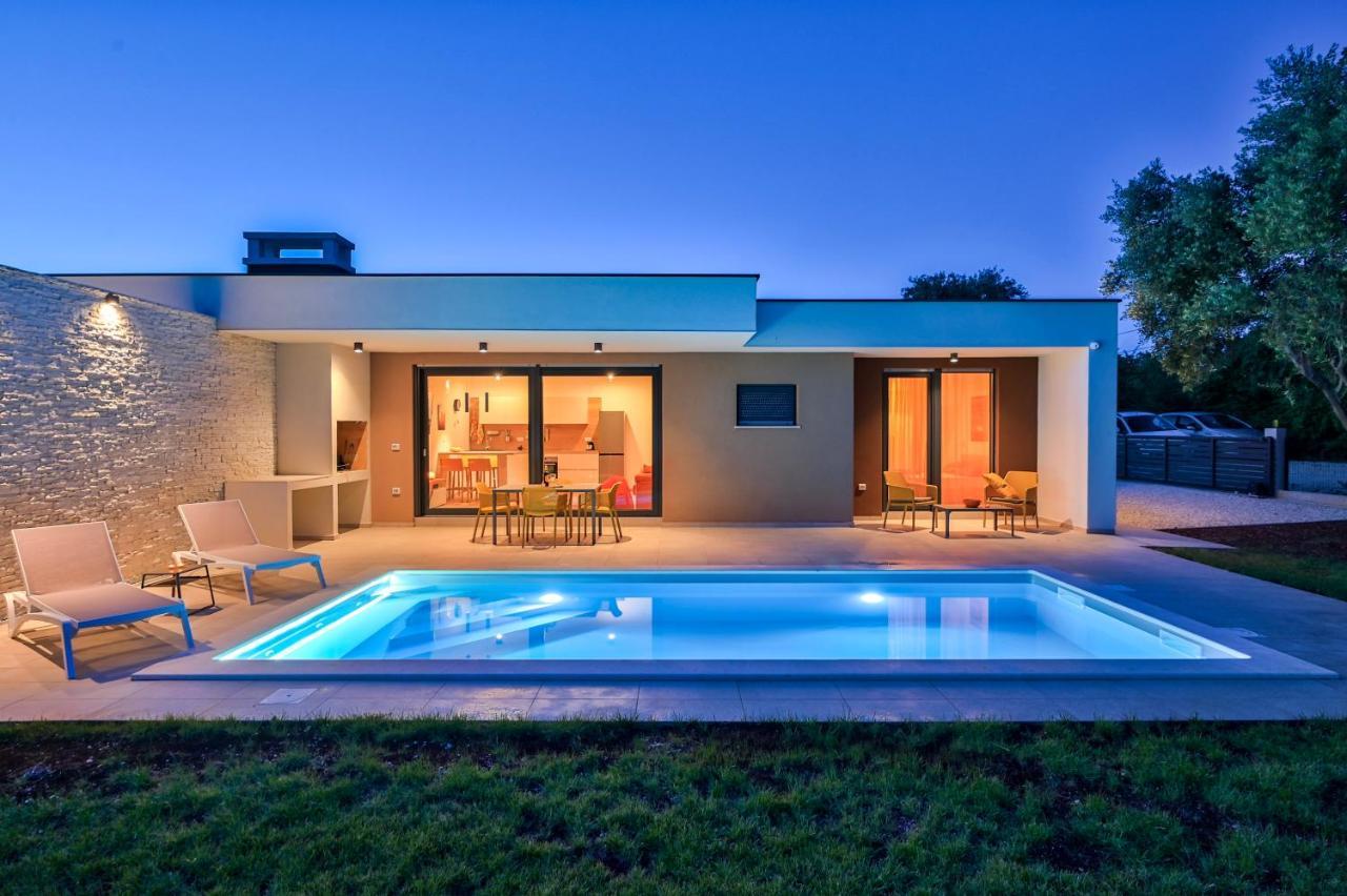 Villa Solis-Modern Villa For A Romantic Retreat, Heated Pool Ližnjan Exteriér fotografie