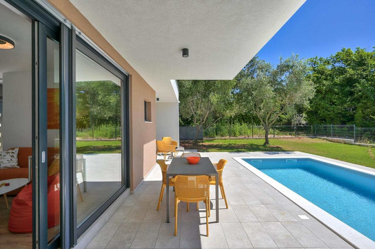 Villa Solis-Modern Villa For A Romantic Retreat, Heated Pool Ližnjan Exteriér fotografie
